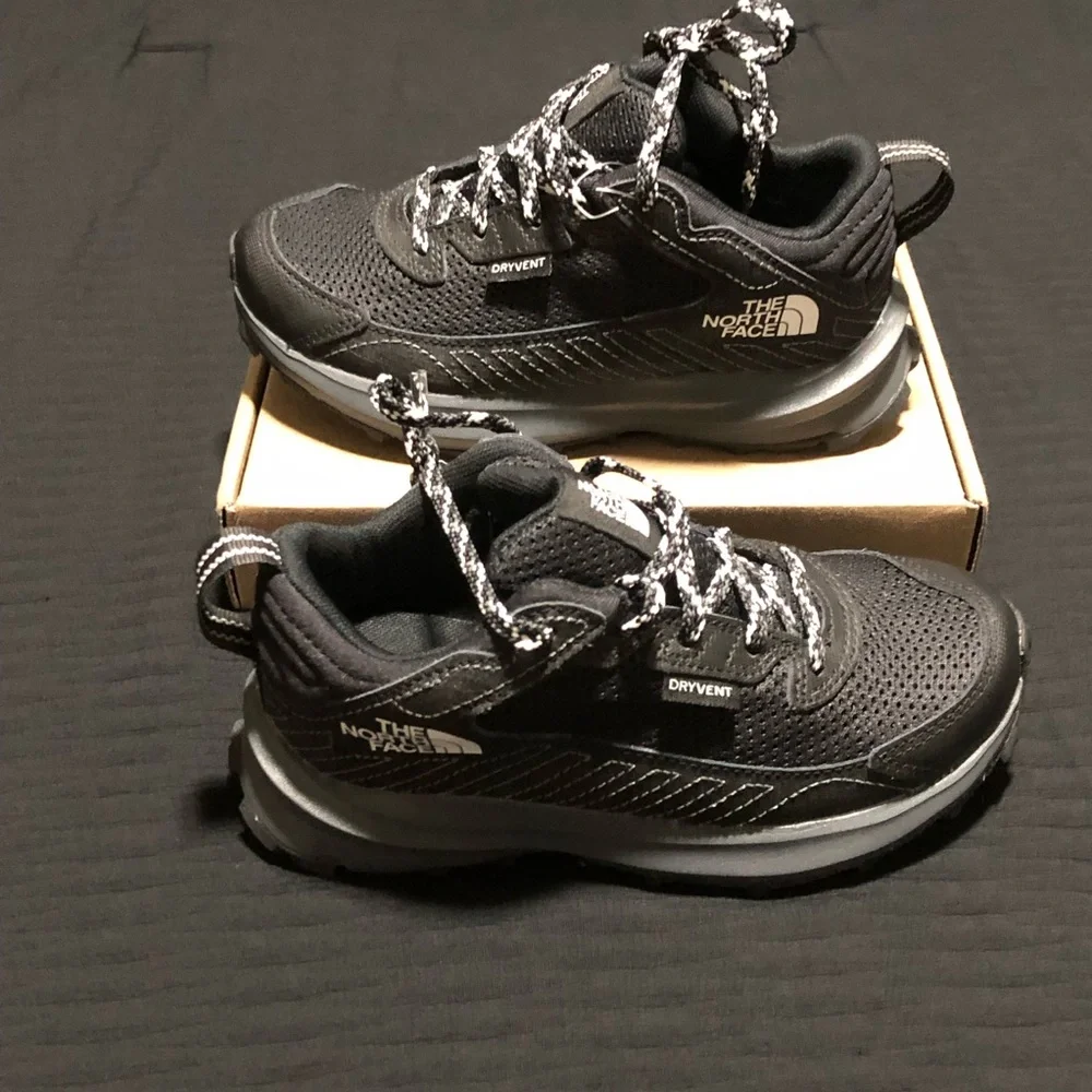 The North Face Fastpack Waterproof Hiking Shoe Boys, Size 1, Black Mash